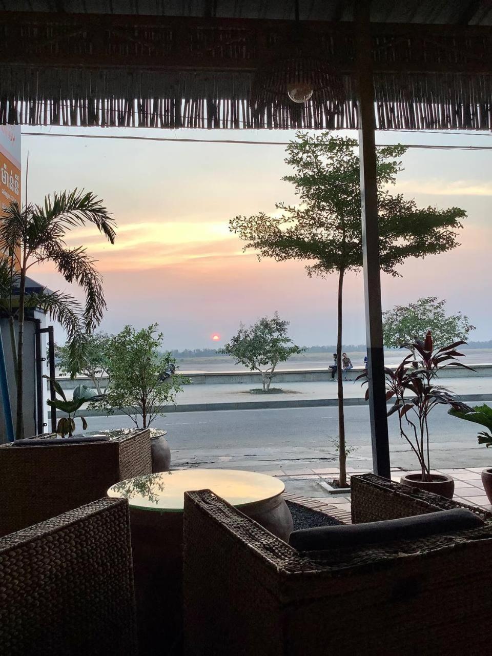 Le Tonle Hotel Kratie Exterior photo